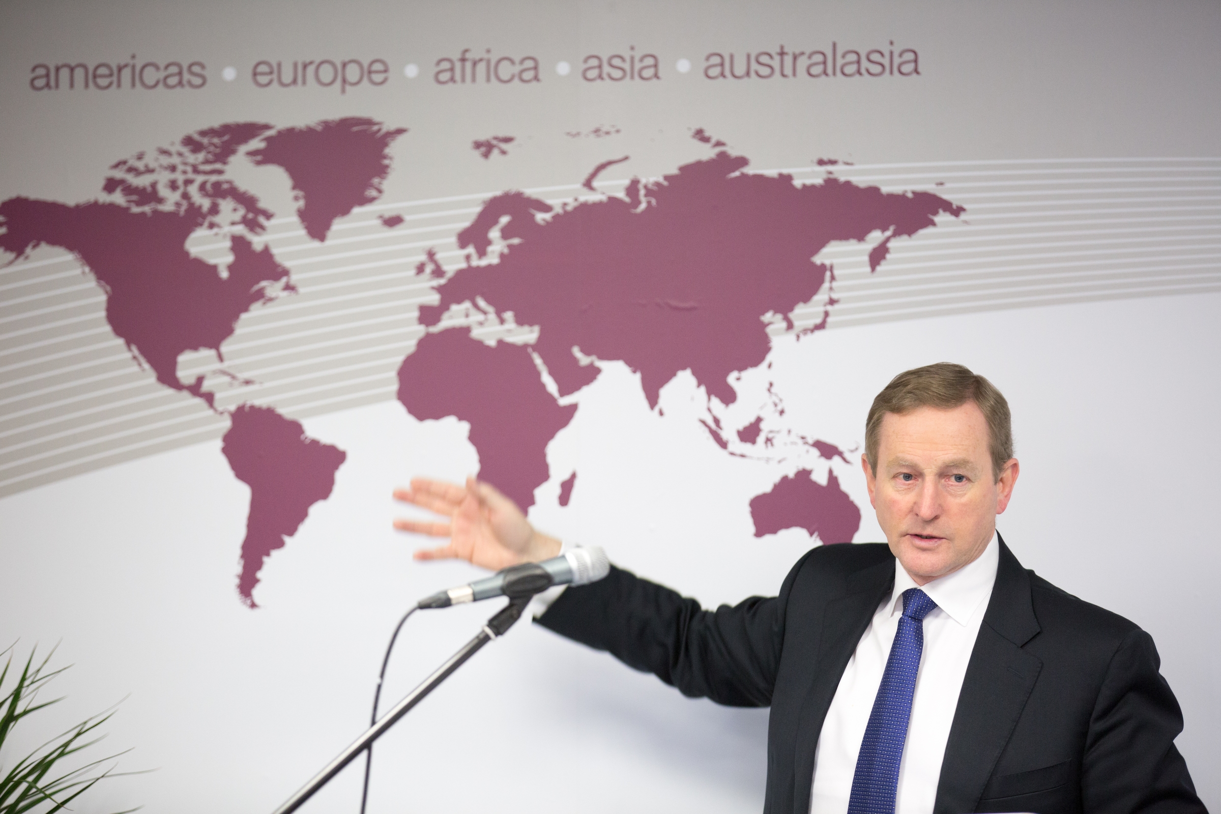 20/02/2016 An Taoiseach Enda Kenny officially opening the new BNI global office in Castlebar, Co. Mayo. Photo : Keith Heneghan / Phocus.